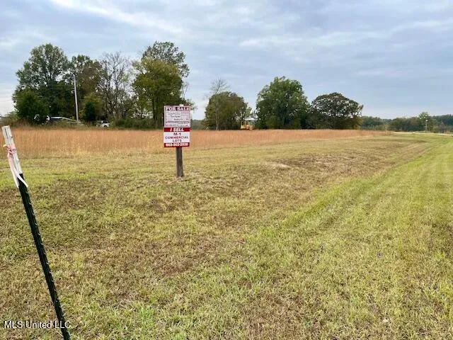 $239,000 | 3-4 Capital Park Drive, Senatobia, MS 38668