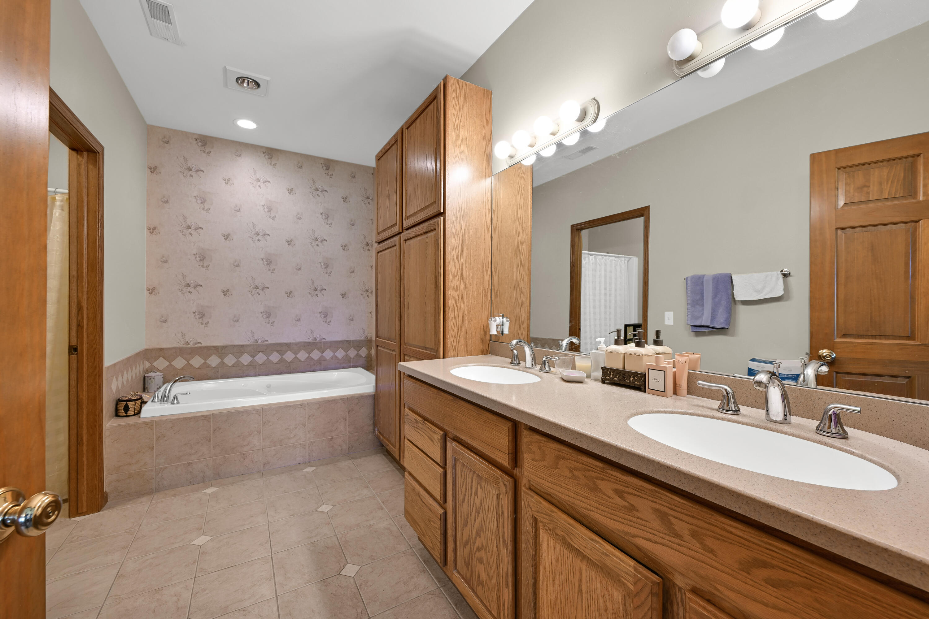 208 Potter Road, Unit 201 Elkhorn, WI 53121 - Photo 23 of 37 Primary Bathroom
