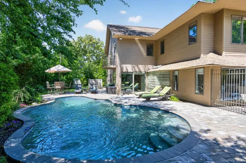 $2,350,000 | 12 Locust Lane, Roslyn Heights, NY 11577
