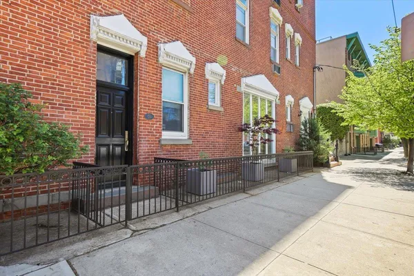 $695,000 | 213 14th Street, Unit 2E, Hoboken, NJ 07030