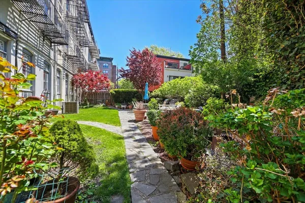 $695,000 | 213 14th Street, Unit 2E, Hoboken, NJ 07030