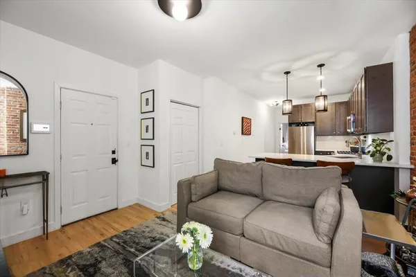 $695,000 | 213 14th Street, Unit 2E, Hoboken, NJ 07030