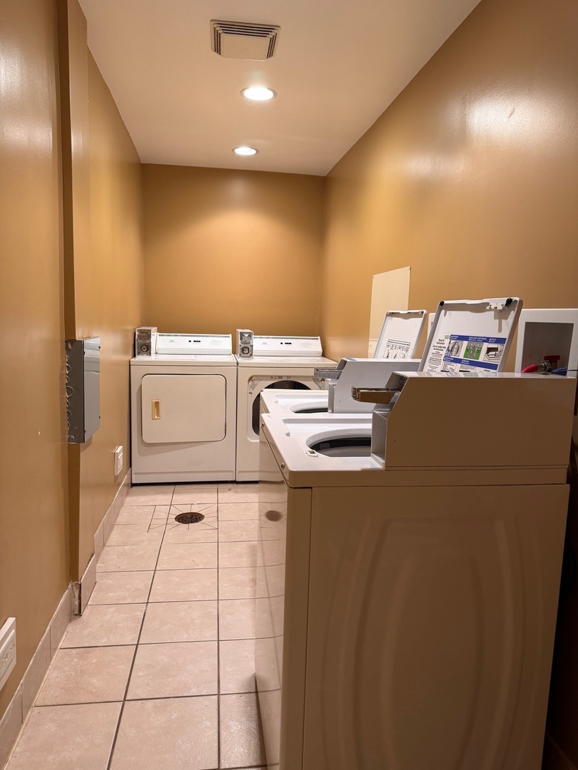 717 Strom Drive, Unit 1A West Dundee, IL 60118 - Photo 12 of 12 a utility room with dryer and washer