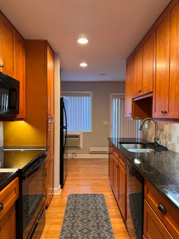 $1,525 | 717 Strom Drive, Unit 1A, West Dundee, IL 60118