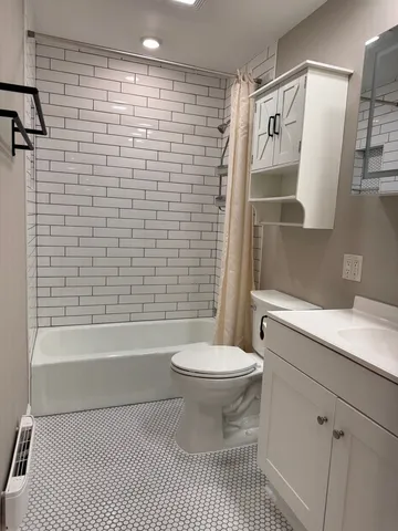 $1,525 | 717 Strom Drive, Unit 1A, West Dundee, IL 60118