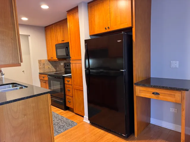 $1,525 | 717 Strom Drive, Unit 1A, West Dundee, IL 60118