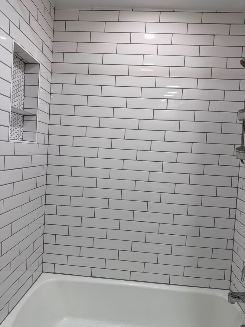 717 Strom Drive, Unit 1A West Dundee, IL 60118 - Photo 10 of 12 a bathroom with a shower