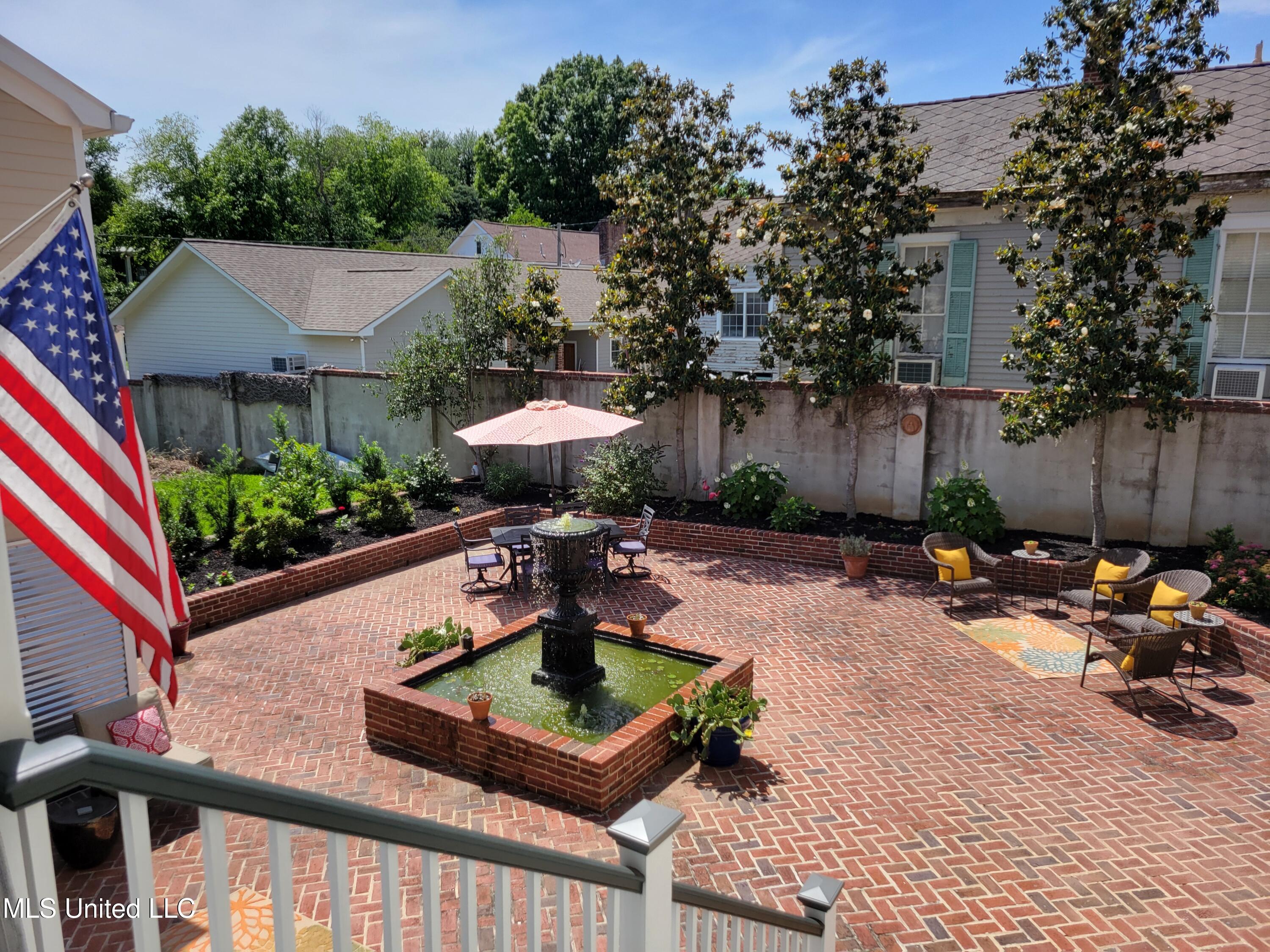 708 Orleans Street Natchez, MS 39120 - Photo 28 of 37 Courtyard from kitchen