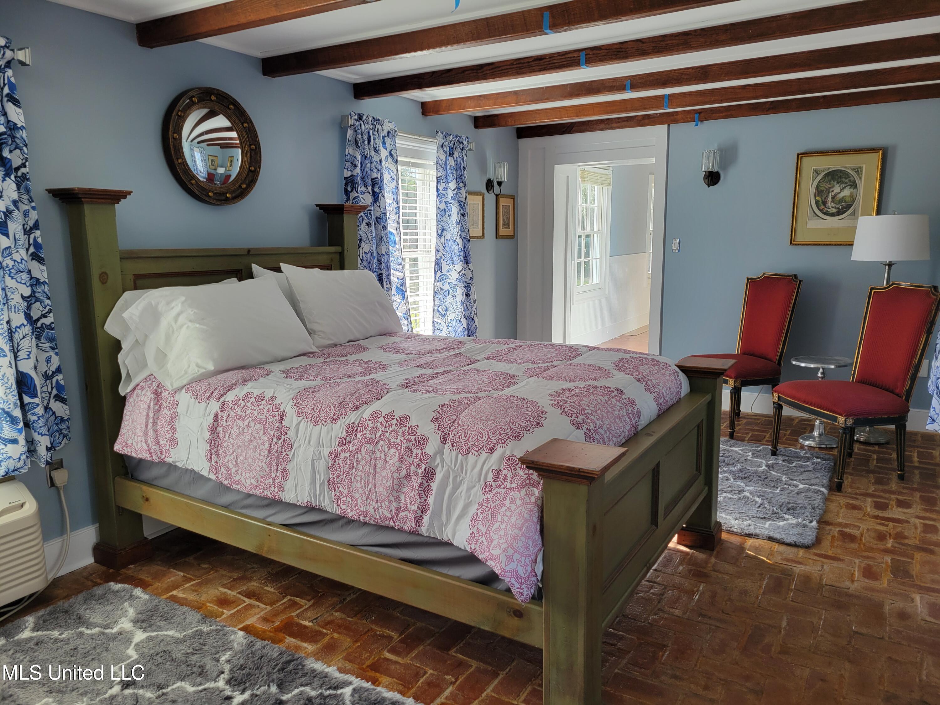 708 Orleans Street Natchez, MS 39120 - Photo 30 of 37 Private apartment