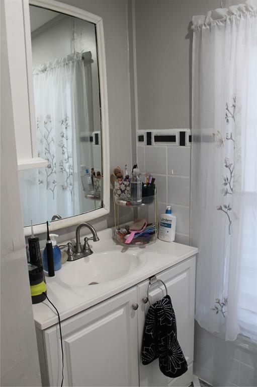 7423 Star Dust Drive Port Richey, FL 34668 - Photo 15 of 23 a bathroom with a sink a toilet and shower