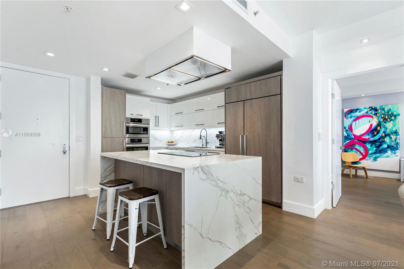 801 Brickell Key Boulevard, Unit 909 Miami, FL 33131 - Photo 2 of 31