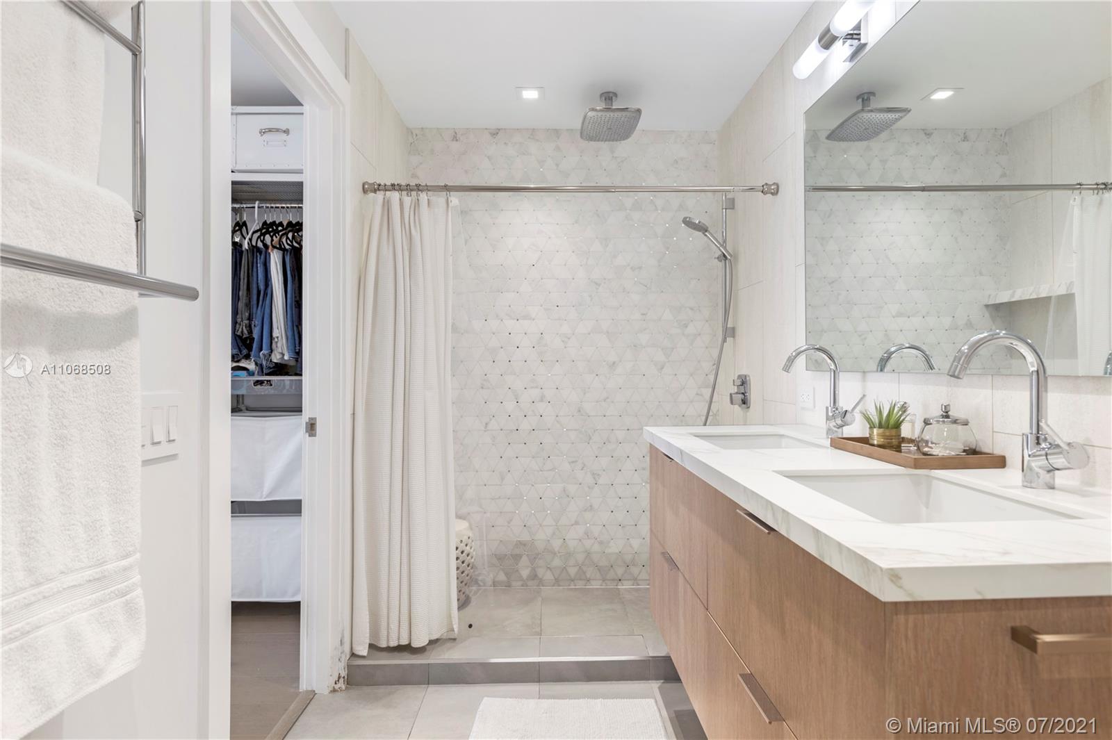 801 Brickell Key Boulevard, Unit 909 Miami, FL 33131 - Photo 11 of 31