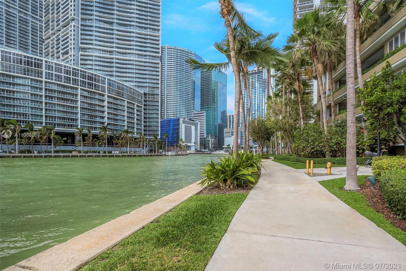 801 Brickell Key Boulevard, Unit 909 Miami, FL 33131 - Photo 29 of 31