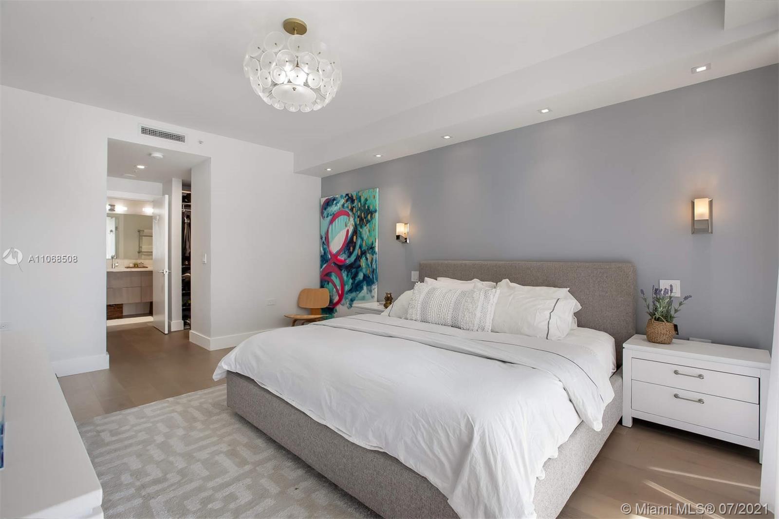 801 Brickell Key Boulevard, Unit 909 Miami, FL 33131 - Photo 9 of 31