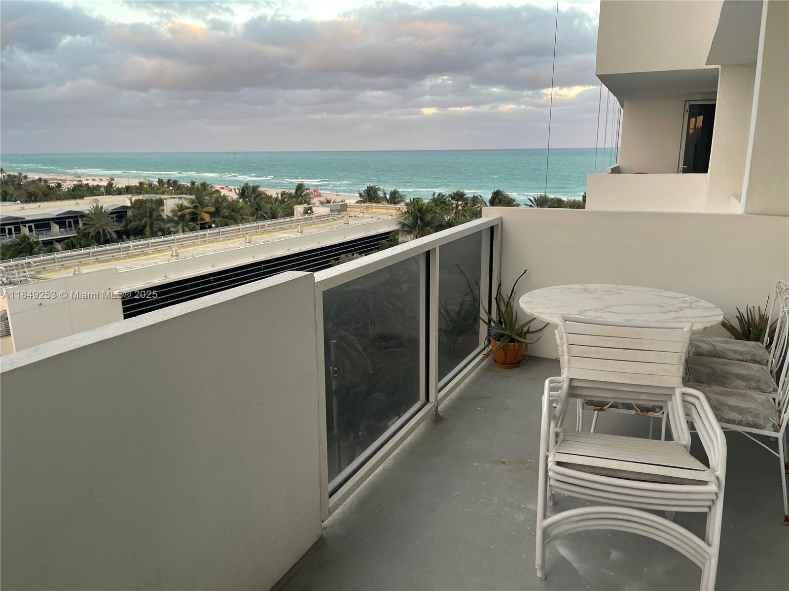 100 Lincoln Road, Unit 833 Miami Beach, FL 33139 - Photo 12 of 30 a balcony with a stove