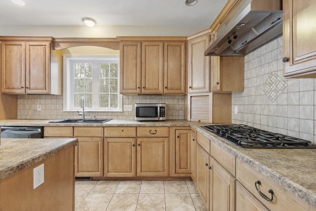 265 Finch Road Raynham, MA 02767 - Photo 20 of 42