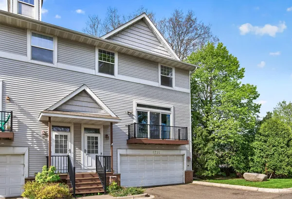 $309,900 | 2735 Century Court, White Bear Lake, MN 55110