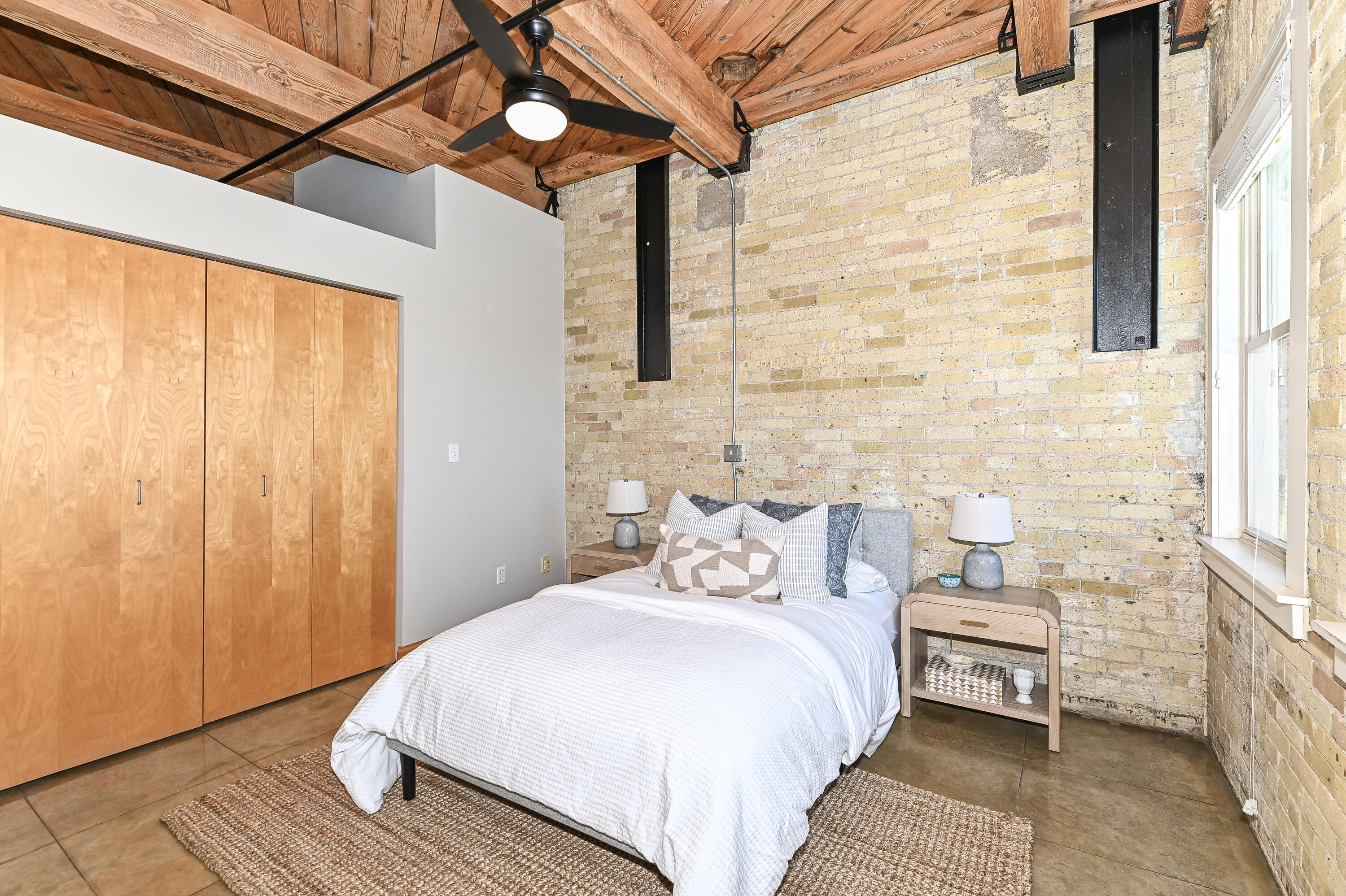 904 East Pearson Street, Unit 401 Milwaukee, WI 53202 - Photo 21 of 43 Pearson-24