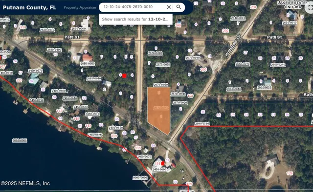 a picture of a room with an entryway