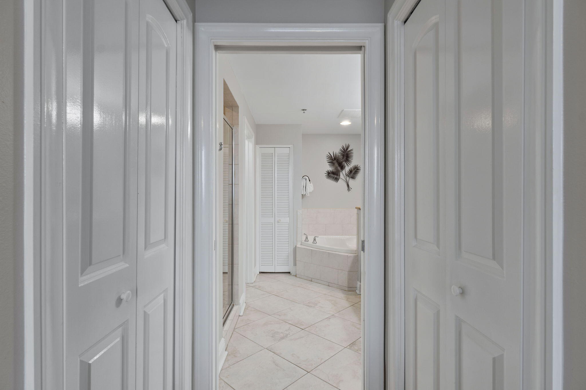 1150 Santa Rosa Boulevard, Unit 113 Fort Walton Beach, FL 32548 - Photo 28 of 71 a view of a bathroom from a hallway