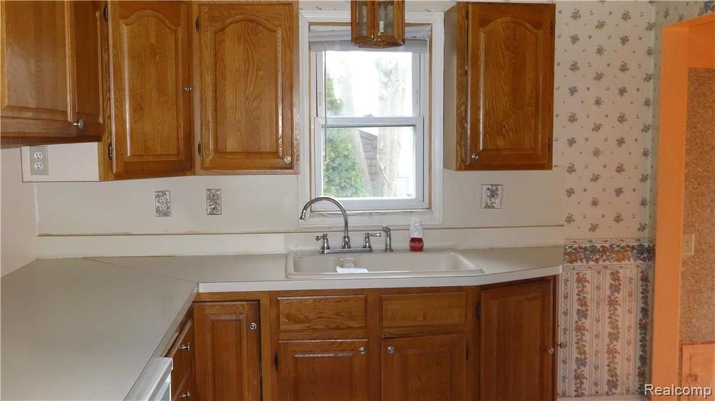 24919 Calvin Street Dearborn, MI 48124 - Photo 3 of 32