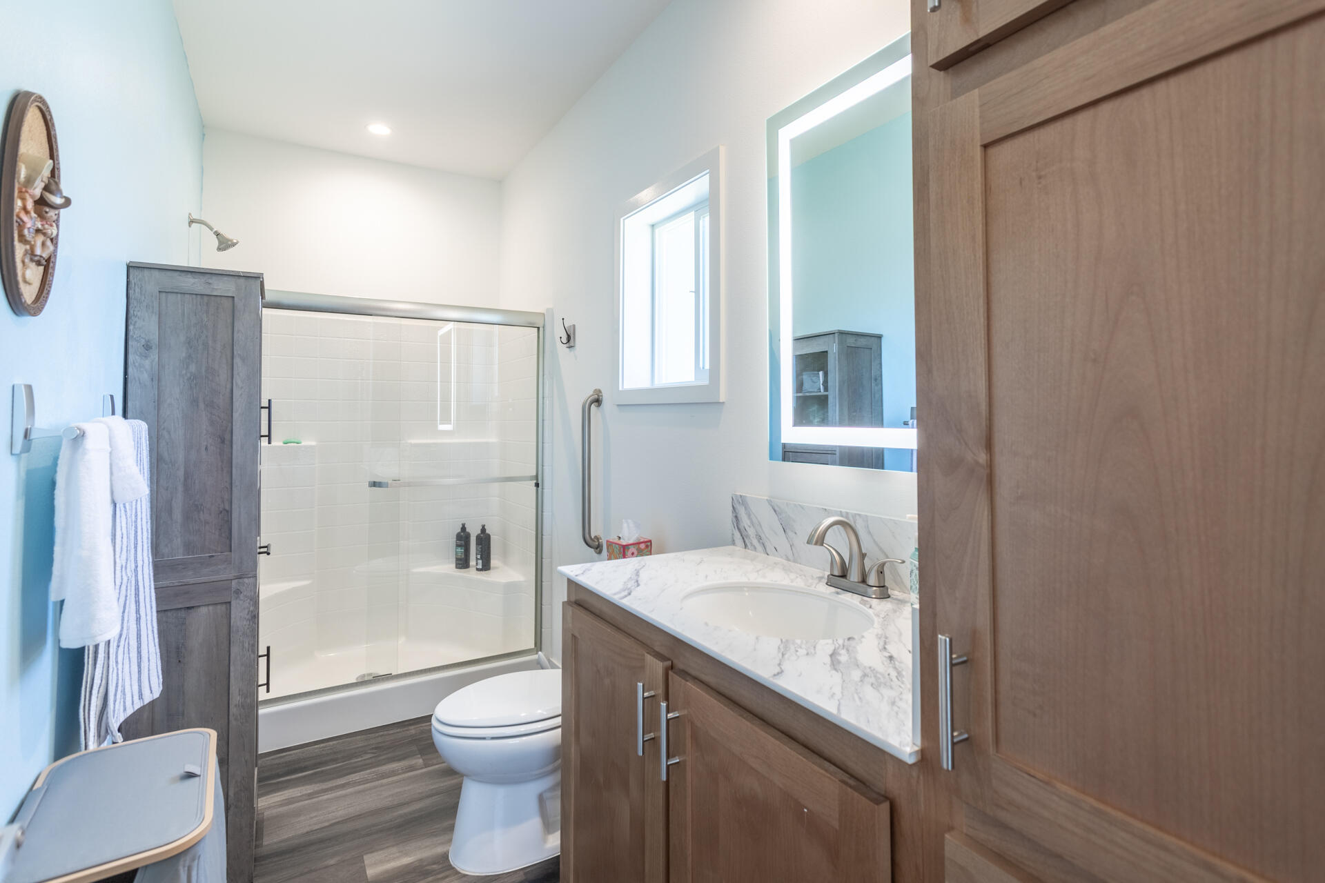 13582 Echo Hill Road Redding, CA 96003 - Photo 30 of 40 Bathroom 2