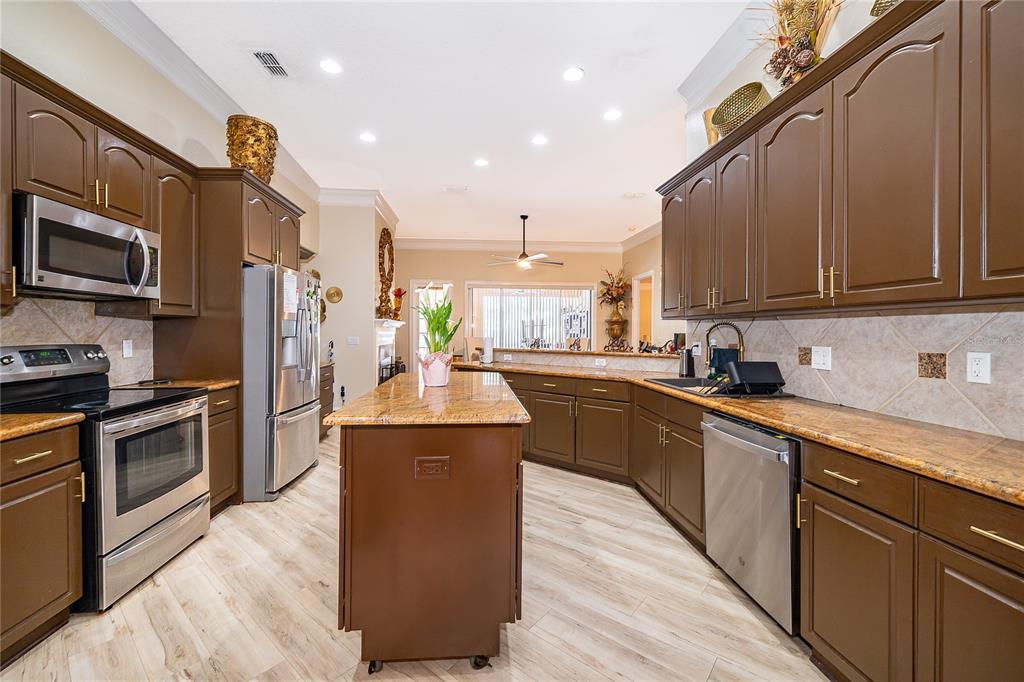 5948 Lakeville Road Orlando, FL 32818 - Photo 13 of 37
