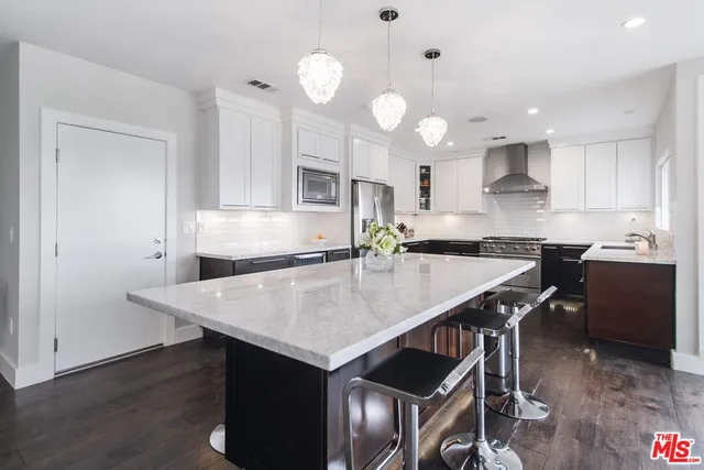 $2,999,000 | 3200 Wrightwood Drive, Studio City, CA 91604