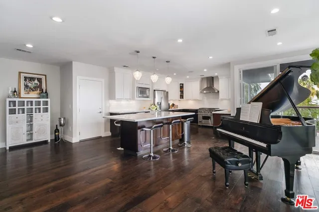 $2,999,000 | 3200 Wrightwood Drive, Studio City, CA 91604