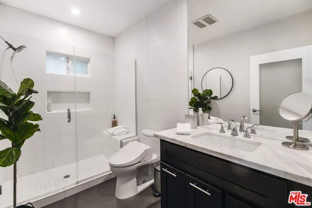 $2,999,000 | 3200 Wrightwood Drive, Studio City, CA 91604