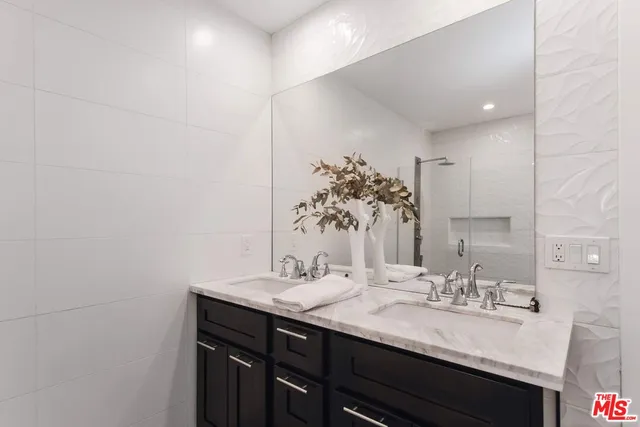 $2,999,000 | 3200 Wrightwood Drive, Studio City, CA 91604