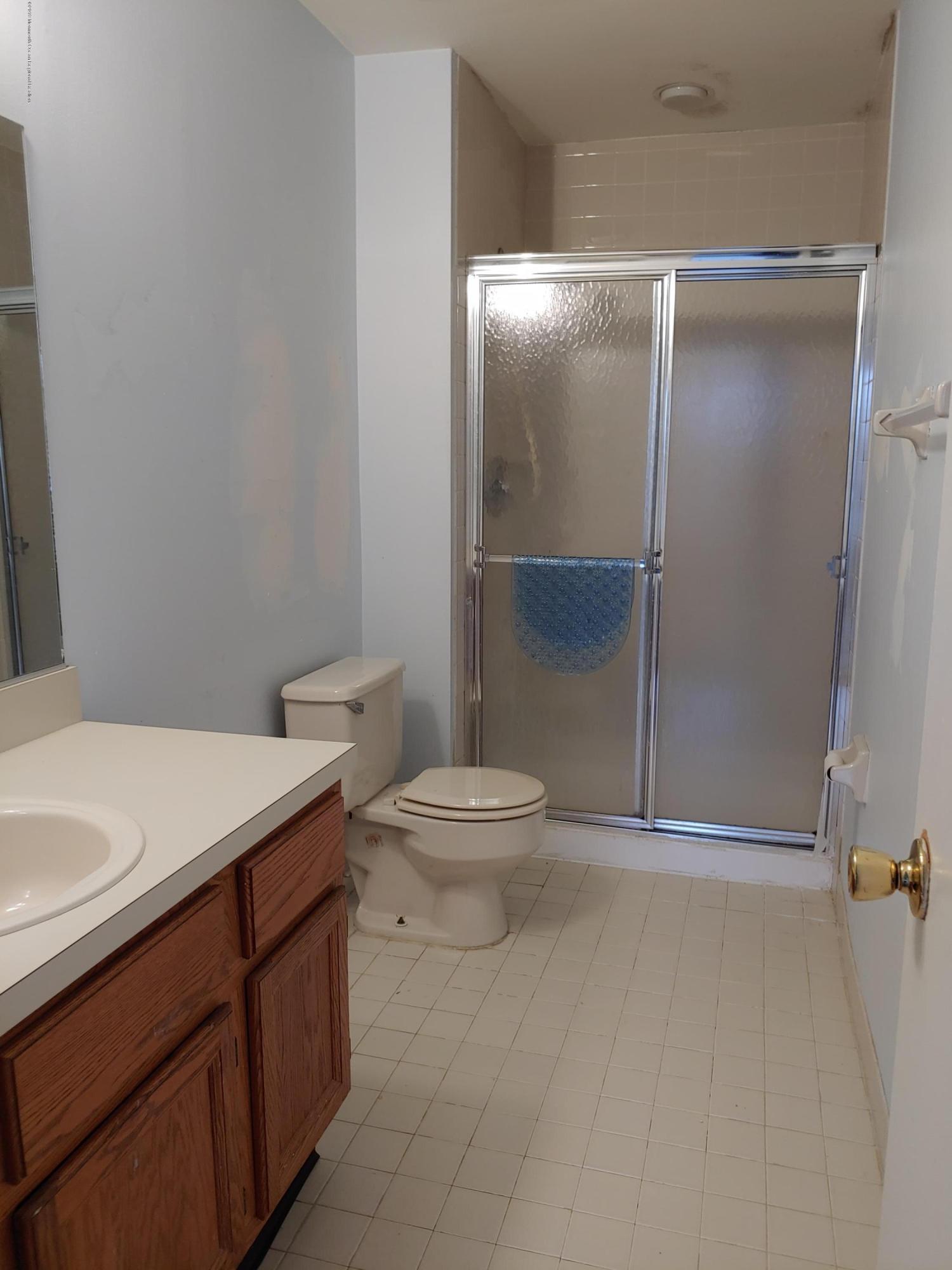 60 County Road, Unit H044 Cliffwood, NJ 07721 - Photo 13 of 19 Bathroom 1 x