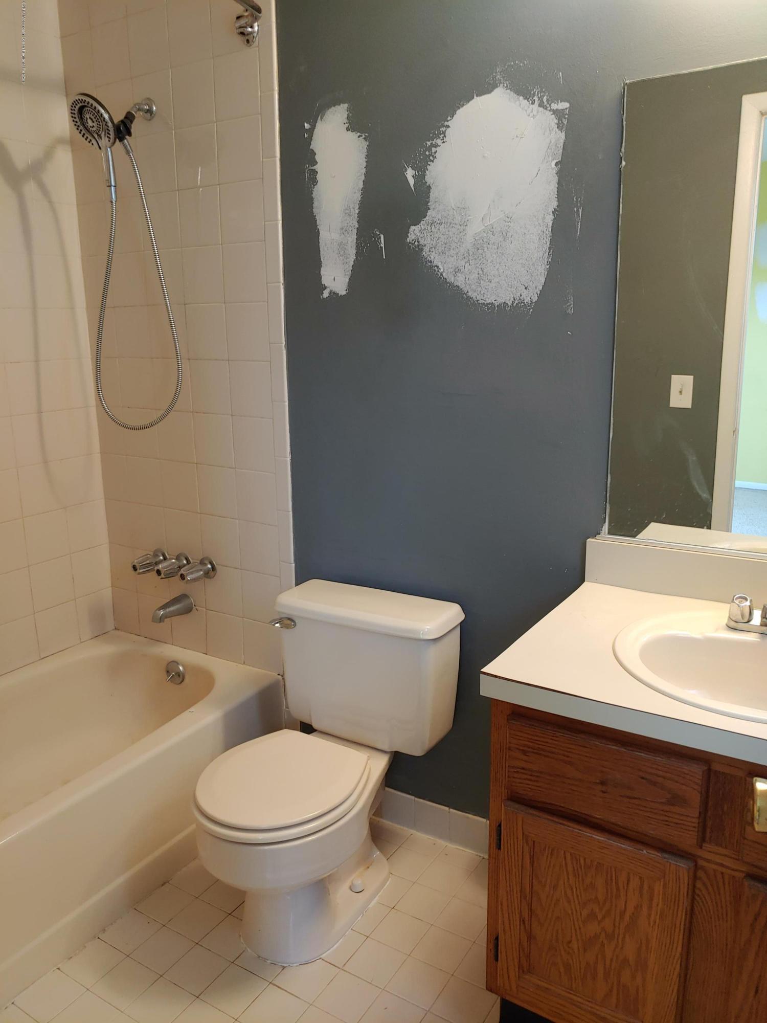 60 County Road, Unit H044 Cliffwood, NJ 07721 - Photo 14 of 19 Bathroom x