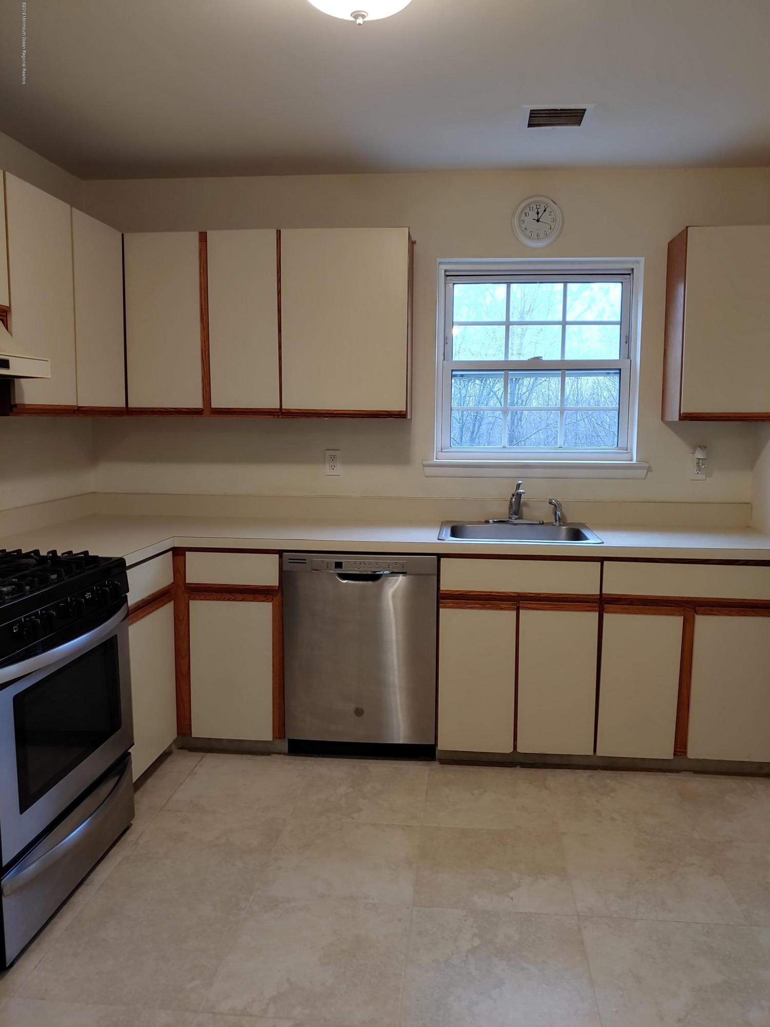 60 County Road, Unit H044 Cliffwood, NJ 07721 - Photo 3 of 19 Kitchen 2 x