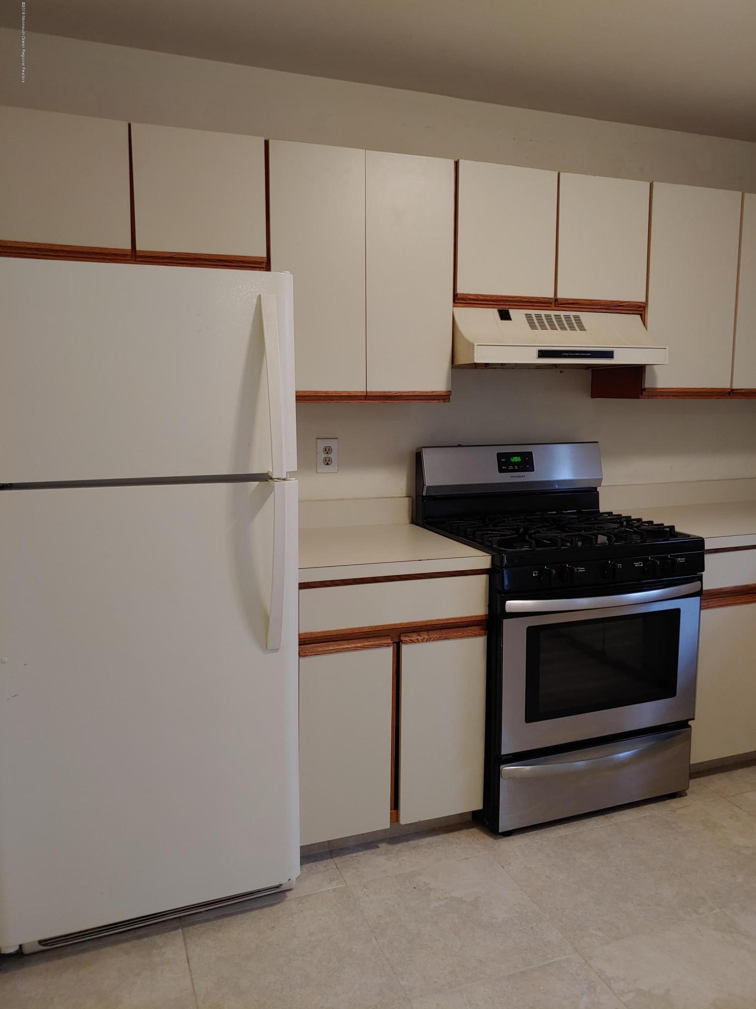 60 County Road, Unit H044 Cliffwood, NJ 07721 - Photo 4 of 19 Kitchen 3 x