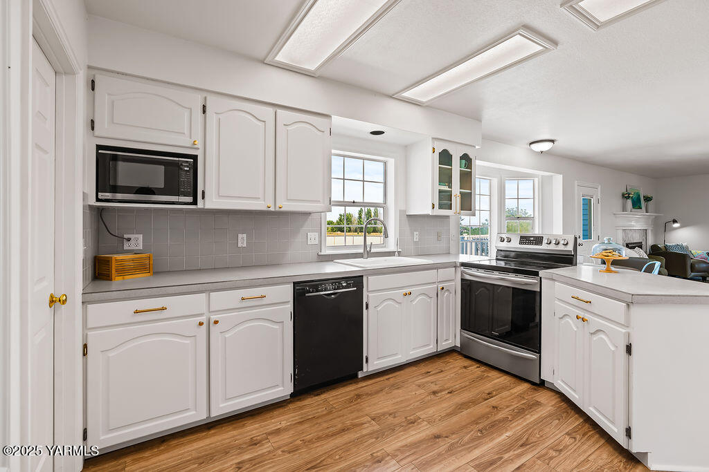 11809 Occidental Road Yakima, WA 98908 - Photo 20 of 60 a kitchen with granite countertop white cabinets and white appliances