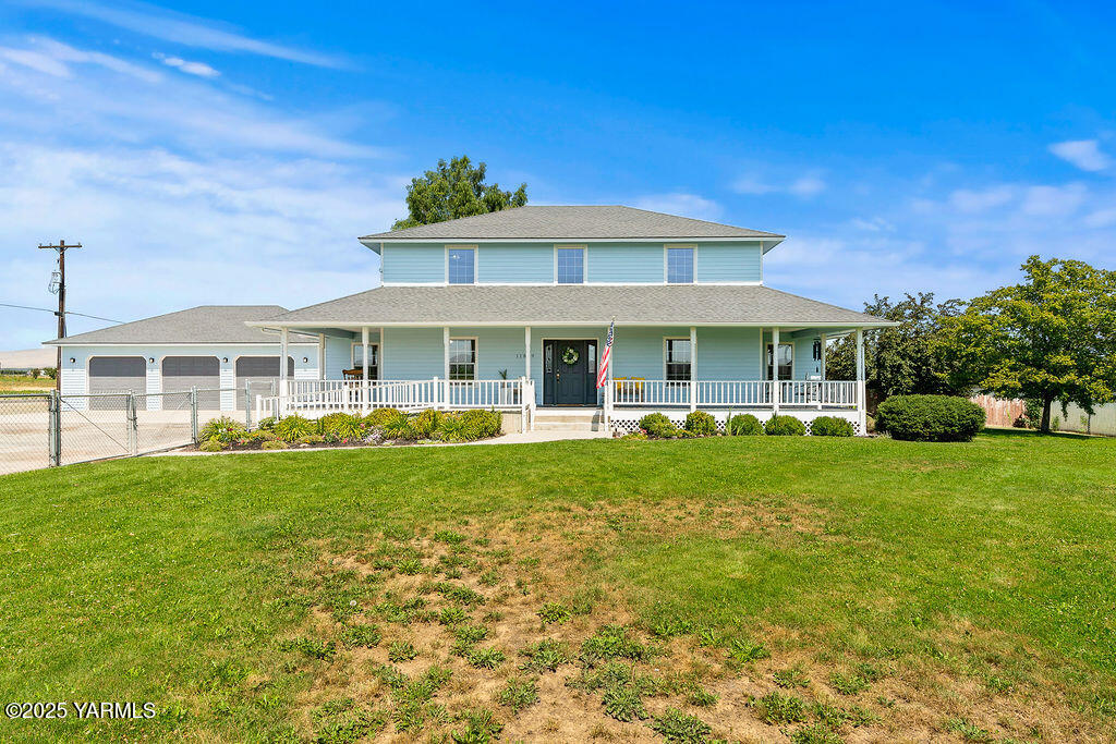 11809 Occidental Road Yakima, WA 98908 - Photo 2 of 60 a front view of a house with a yard