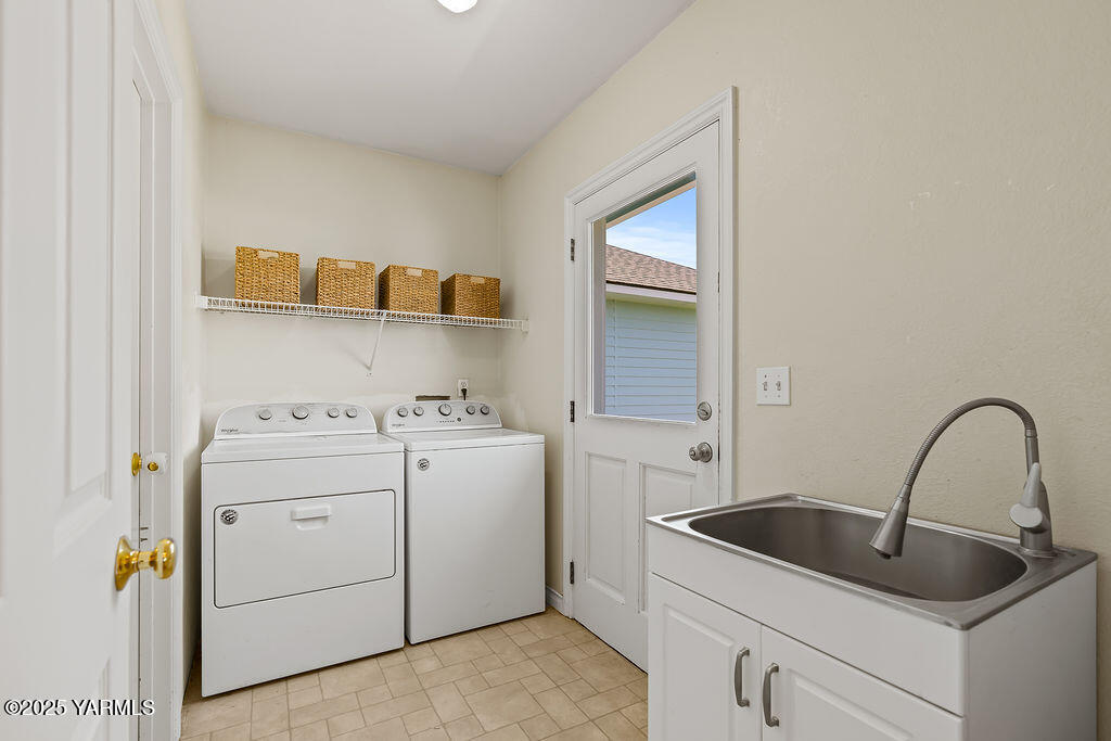 11809 Occidental Road Yakima, WA 98908 - Photo 24 of 60 Laundry- main
