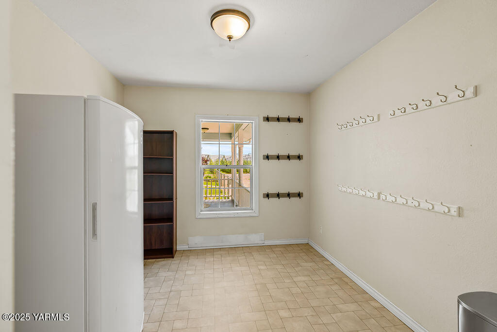 11809 Occidental Road Yakima, WA 98908 - Photo 26 of 60 a view of an empty room with a window