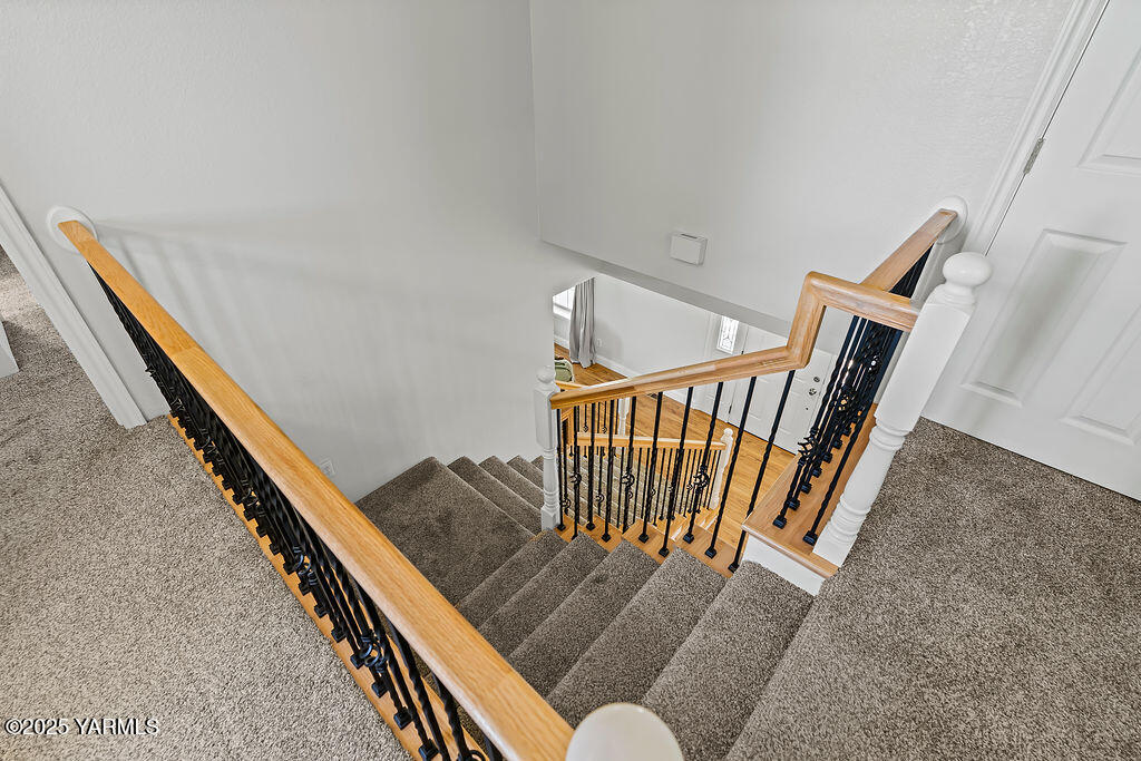 11809 Occidental Road Yakima, WA 98908 - Photo 27 of 60 Stairwell
