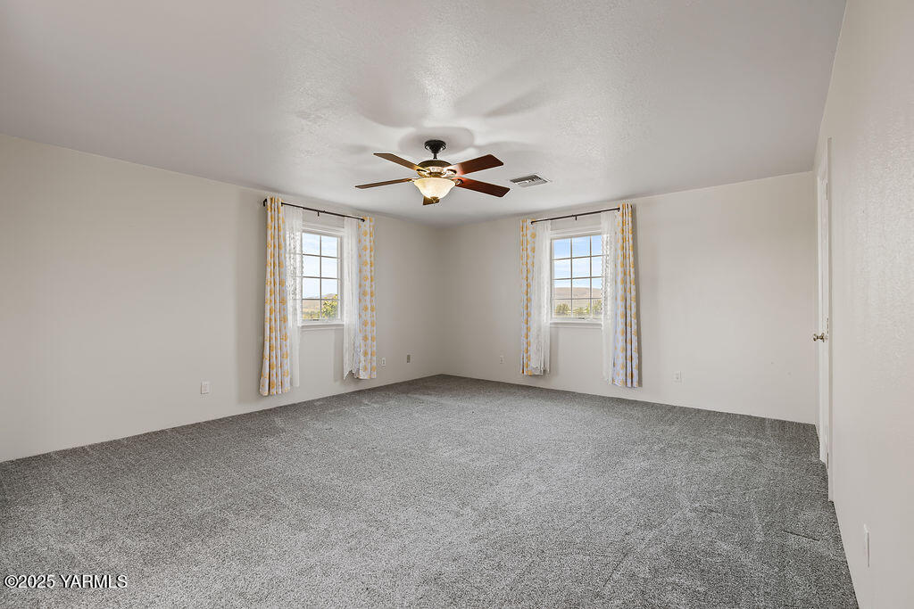 11809 Occidental Road Yakima, WA 98908 - Photo 32 of 60 Master Bedroom