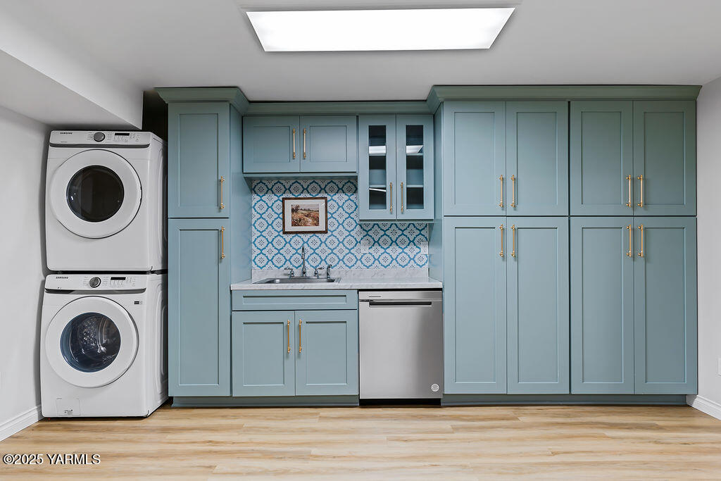 11809 Occidental Road Yakima, WA 98908 - Photo 40 of 60 a utility room with sink dryer and washer