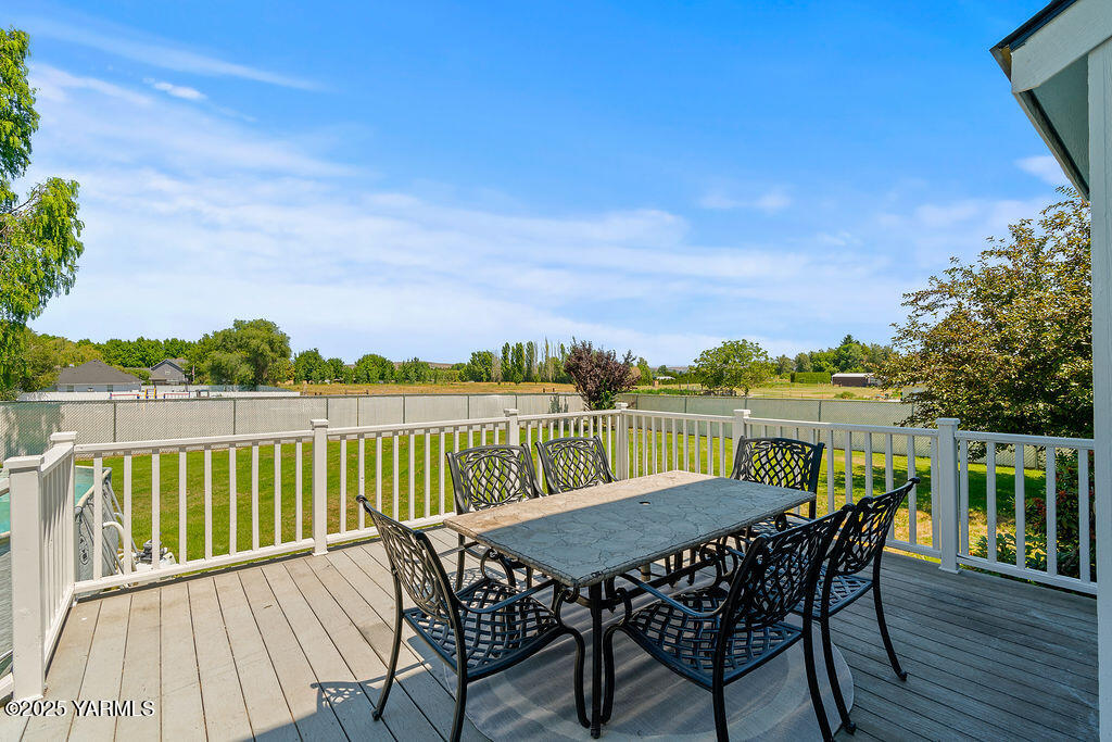 11809 Occidental Road Yakima, WA 98908 - Photo 47 of 60 Back Deck