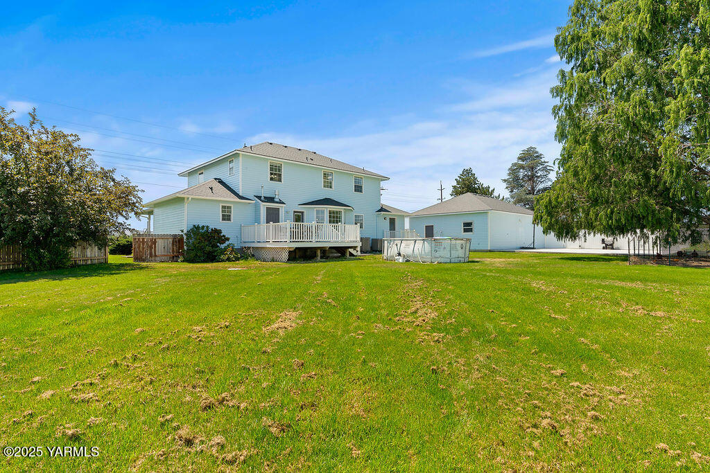 11809 Occidental Road Yakima, WA 98908 - Photo 50 of 60 a front view of house with garden