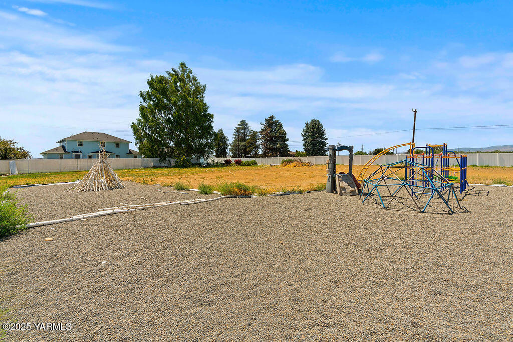 11809 Occidental Road Yakima, WA 98908 - Photo 54 of 60 Play area