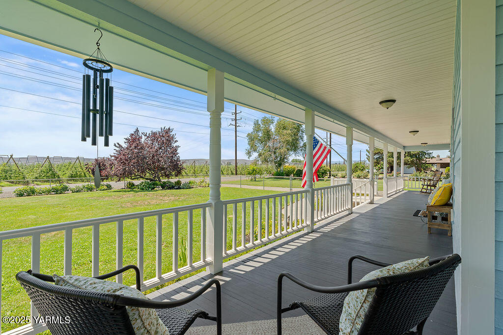 11809 Occidental Road Yakima, WA 98908 - Photo 7 of 60 Porch