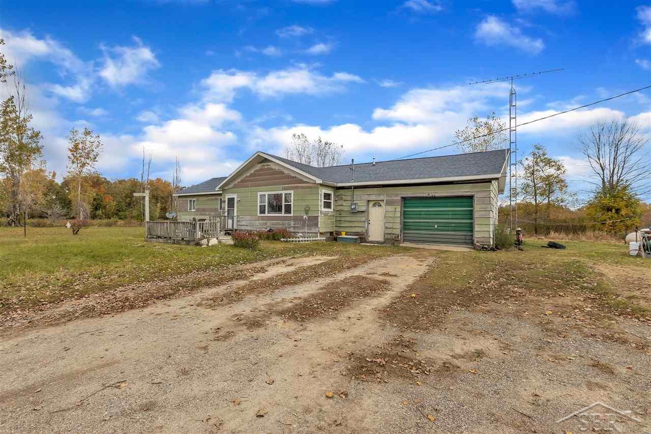 5615 Krawczyk Road Pinconning, MI 48650 - Photo 6 of 19