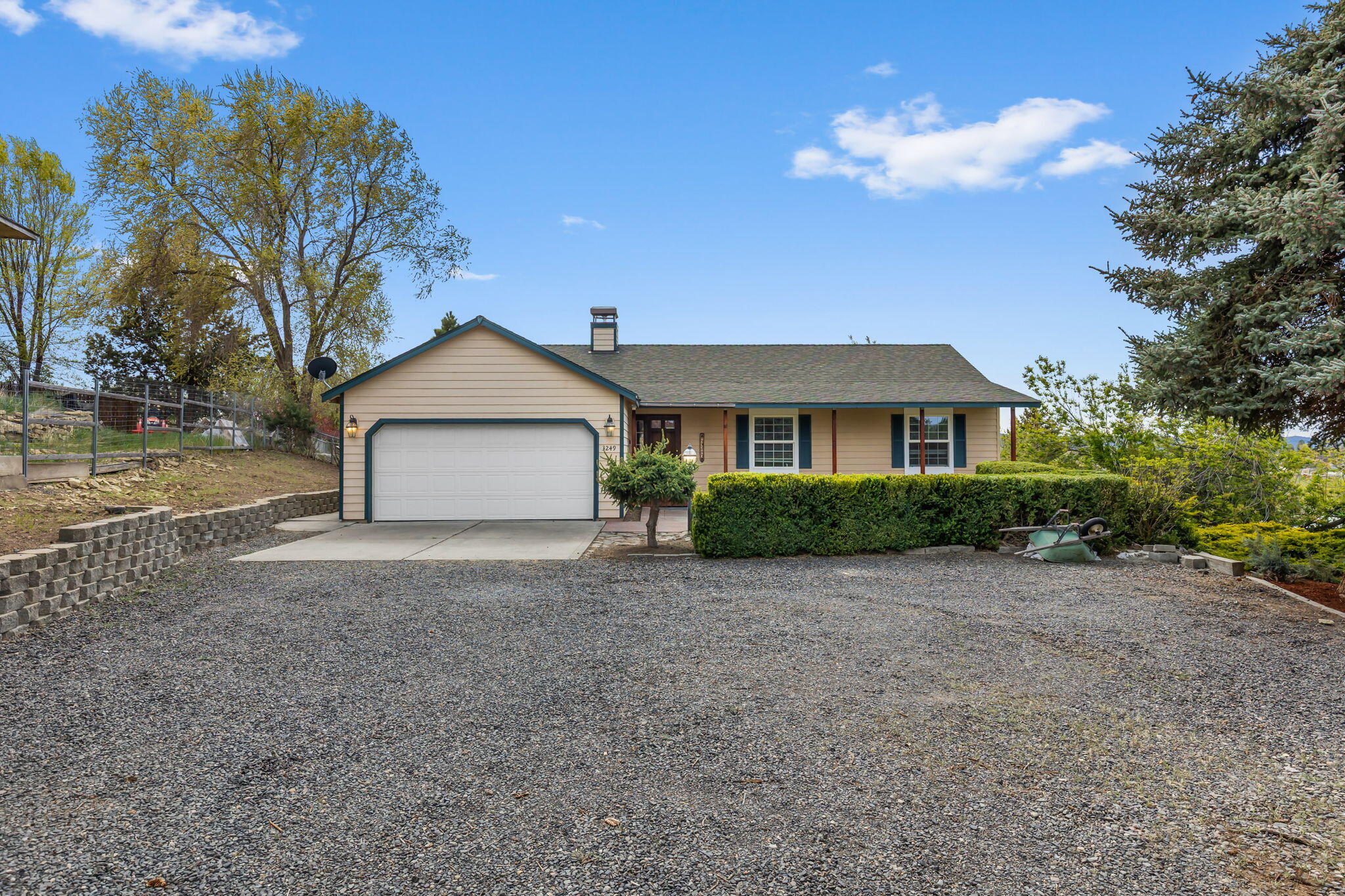 3249 Northeast Yellowpine Road Prineville, OR 97754 - Photo 3 of 56 2026_04_27_3249_ne_yellowpine_road_pv-4