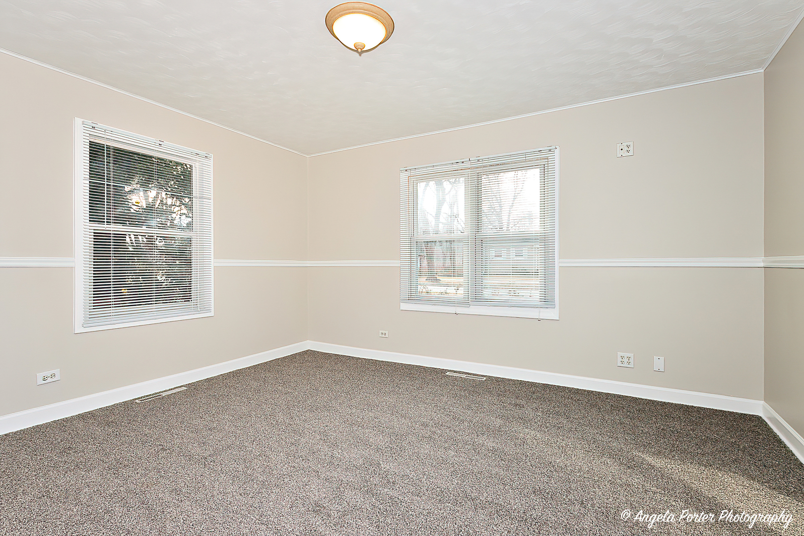 238 Woodland Road Libertyville, IL 60048 - Photo 13 of 19 an empty room with windows