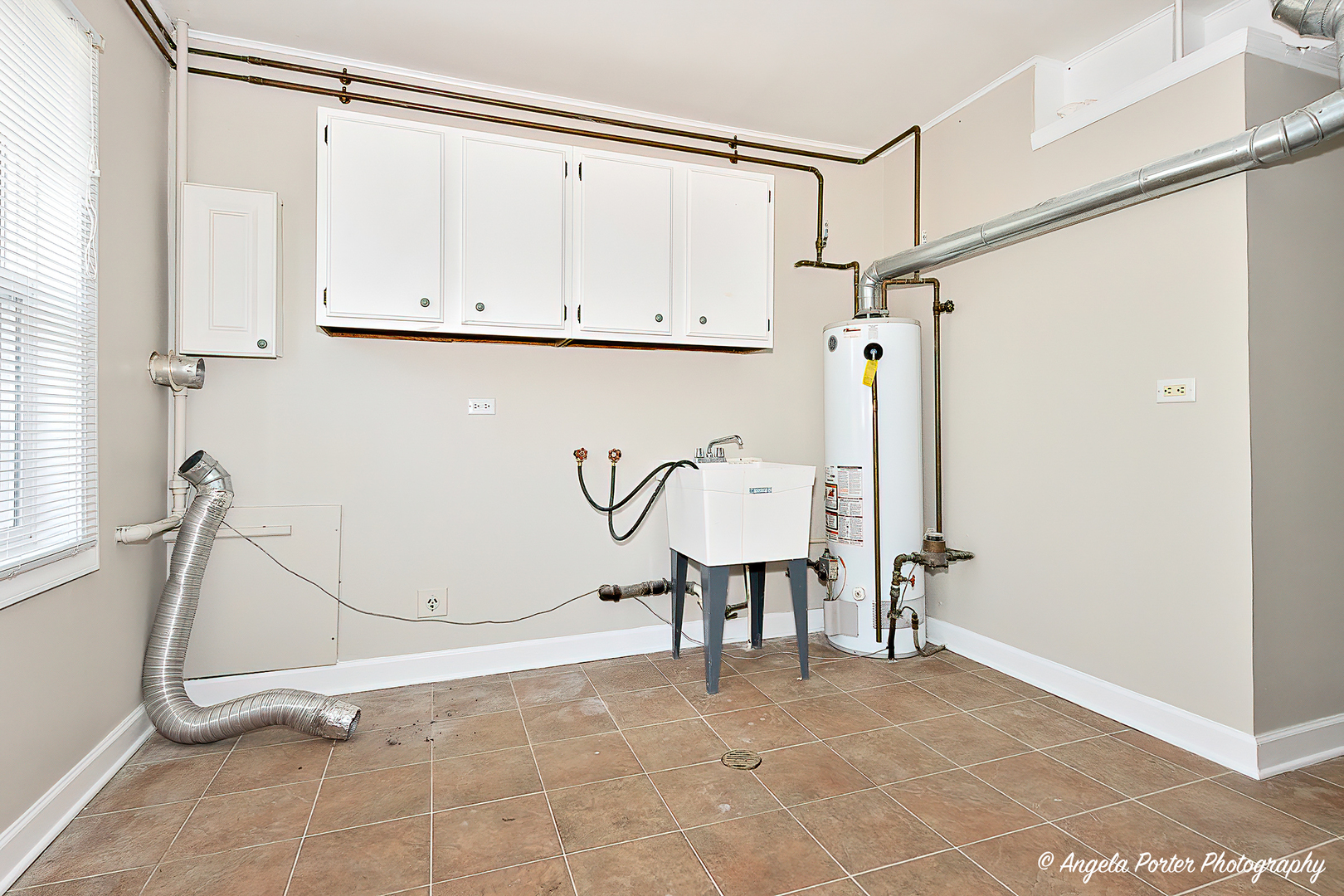 238 Woodland Road Libertyville, IL 60048 - Photo 14 of 19 a view of an empty room